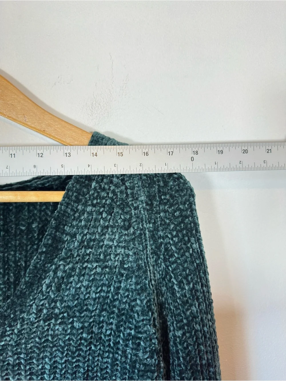 A New Day Emerald Green Chenille V-Neck Pullover Sweater Size Large
